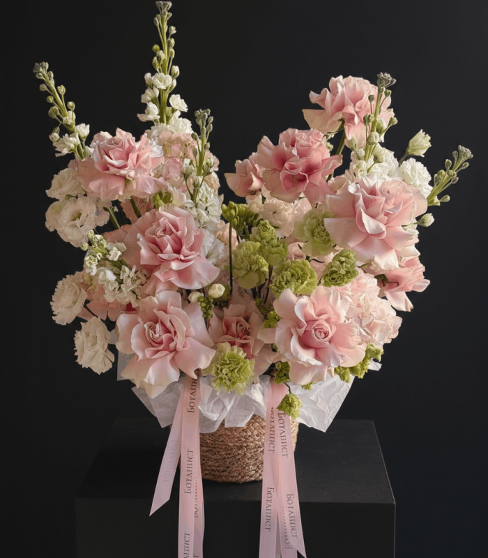 Роза Французская в корзине